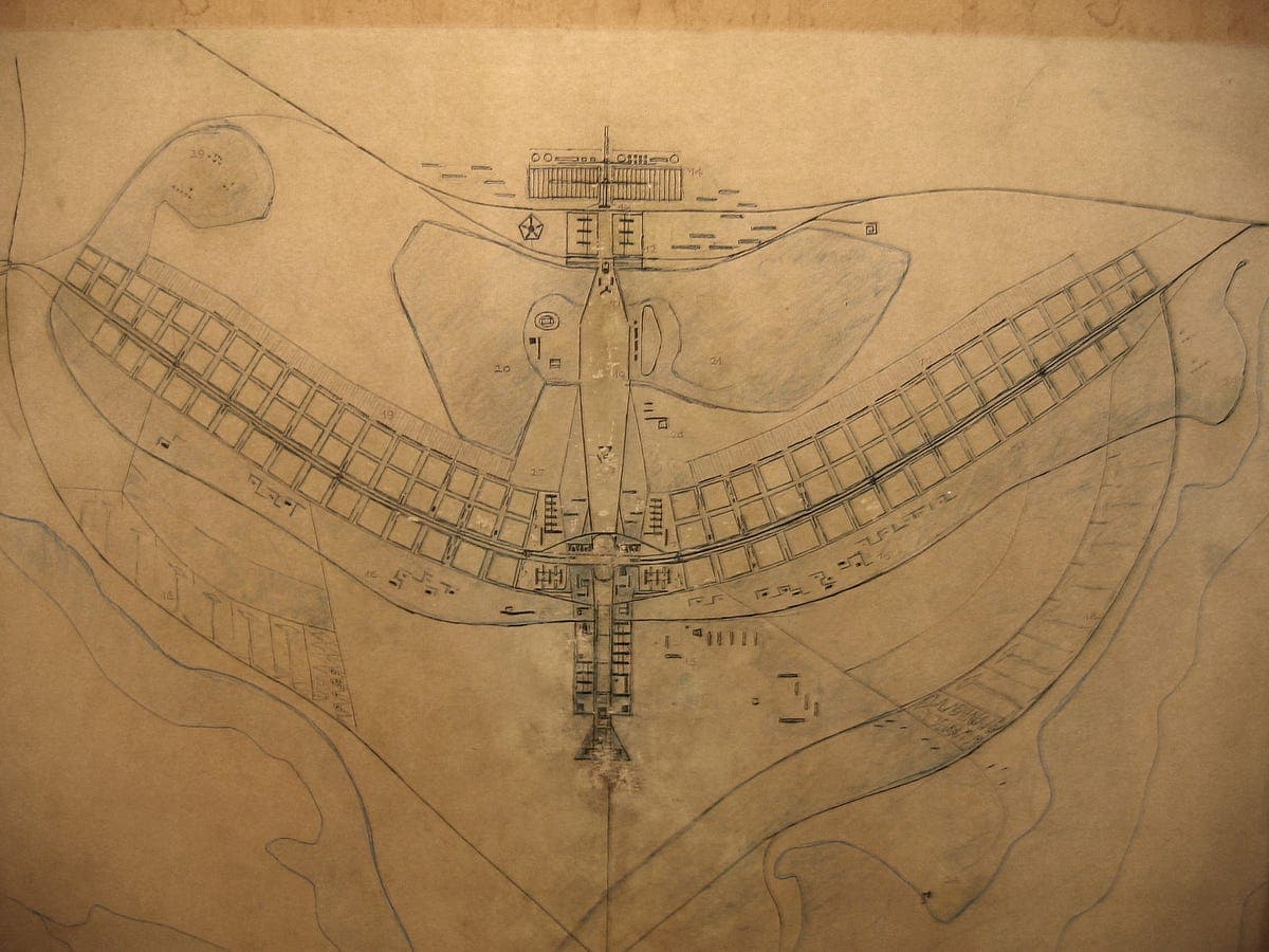 Esboço original do Plano Piloto de Brasília, de Lúcio Costa, com o traçado em forma de avião: o Eixo Monumental cruzando as asas residenciais curvas.